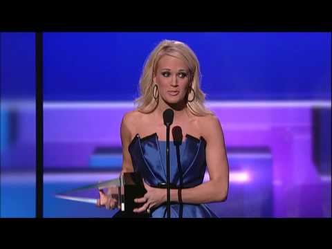 Carrie Underwood Wins Country Album - AMA 2012