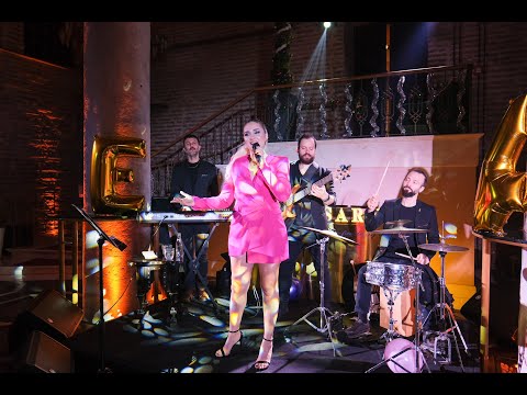 Ezgi Ayçe - Live Performance