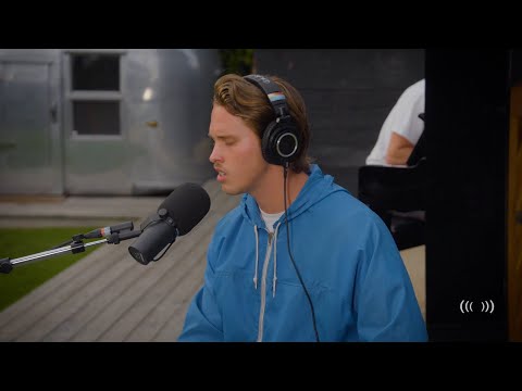 Ryan Beatty - Cinnamon Bread (Live from My Den)