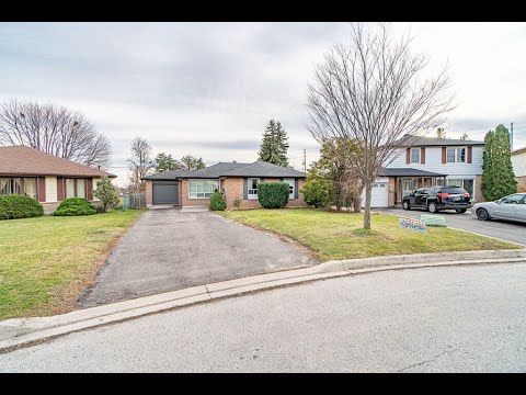Home for sale at 11 Durham Crescent, Brampton, ON L6T 2X7