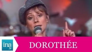 Dorothée "Ouvrez la cage aux oiseaux" (live officiel) - Archive INA
