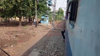 preview picture of video 'Train no 15005 CPR GKP intercity exp. arriving in bhatni Jn'