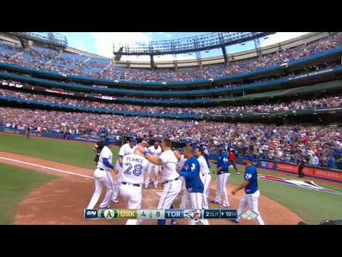 Pearce walks it off with 10th-inning slam