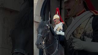 Download lagu THE LOUDEST ‘GET BACK!’ ⚡️💂 | Horse Guards, Royal guard, Kings Guard, Horse, London, 2024 mp3