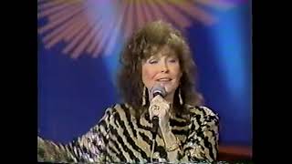 Loretta Lynn   Who Was That Stranger    Nashville Now 1988