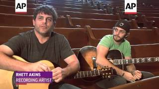 Singer-songwriters Rhett Akins and his 23-year-old son Thomas Rhett are ruling the country airwaves,