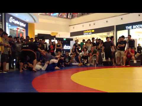 Andrey Pilipets (BJJ Singapore) vs Kenneth Tay (Evolve MMA), Semi finals Blue Belt Gi Absolute