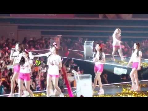 1080 HD [FANCAM] 131012 GG Tour in SG 2013 - YoonA Touch The Sky (9s)
