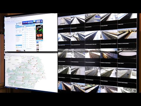 Ситуацию на дорогах контролирует ГАИ совместно с дорожными и коммунальными службами видео