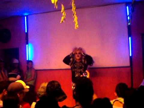 Mikaela Pitt Halloween Poin X Abertura oficial