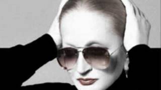 Mina  Almeno tu nell'universo (cover Mia Martini)