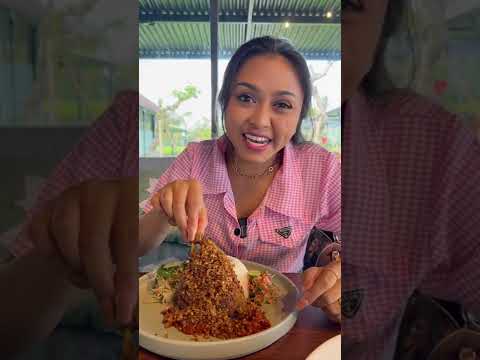 Gek Cantik - Makan bebek dengan view sawah