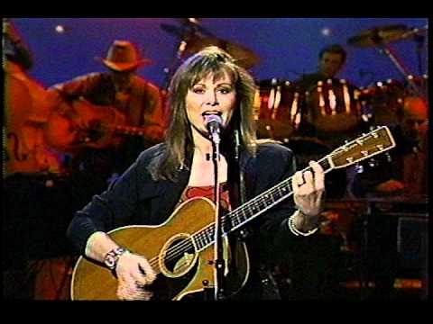 Suzy Bogguss, with Dave Hoffner, Joey Miskulin & David Coe - "Mr. Santa"