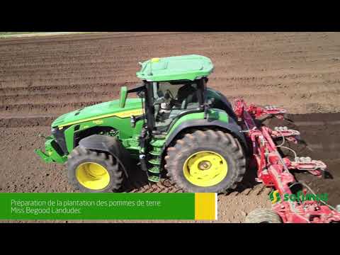 Chantier plantation de pommes de terre 