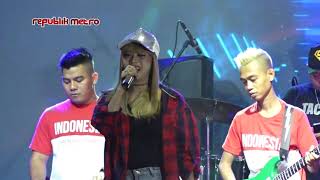 Download lagu RINDI SAFIRA -  DEWE DEWE ( COVER ) - REPUBLIK METRO - LIVE JIWAN 2019 mp3