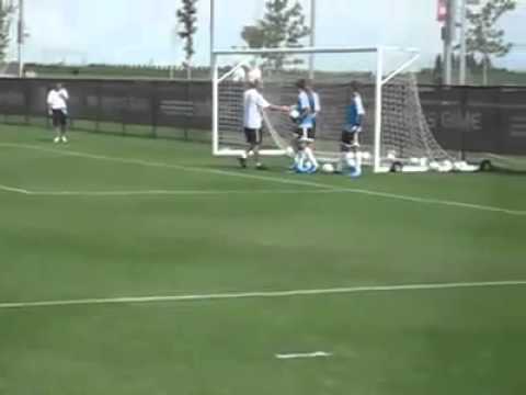 Zidane embarrasses a young goalkeeper in training!