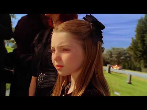 Trailer end card with Pushing Daisies title over a pie lattice pattern