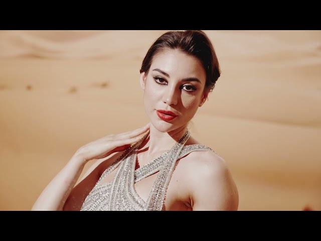 فستان تول شك بالكريستالات لامع مع تطريزات