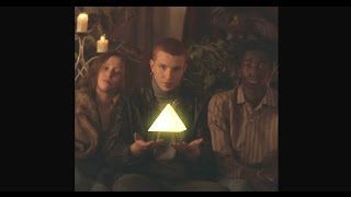 Triángulo de Amor Bizarro - Baila Sumeria (Video oficial)