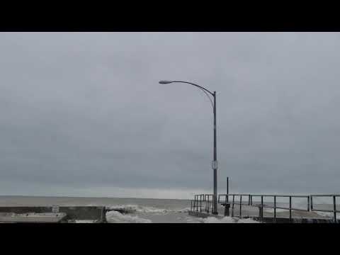 11/26/18--Lake Michigan--Winter Storm--North Shore Chicago