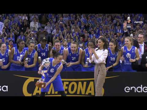 ¡Historia de la #CopaReinaLFEndesa! La Reina entrega la Copa al Perfumerías Avenida