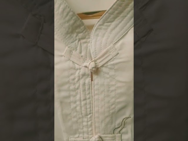 Vídeo relacionado con Camisa de cuello mandarín con botones de disco para hombre, estilo chino, manga larga, bolsillos, tradicional, Kung Fu, Tai Chi, Tang, uniforme, beige, XL