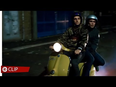 La profezia dell' armadillo - scena tagliata2