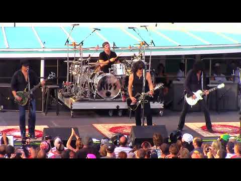 Kiss (Unmasked) - Love Her All I Can (Live)(Kiss  Kruise V-2015 / Pooldeckshow)