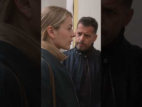 Наехал на любопытную девушку, а она оказалась… | Лиса | Смотрите на ТВ-3 #shorts