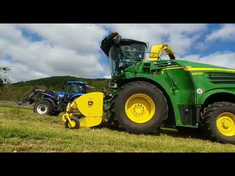 Grasernte 2020 mit einem John Deere 8600i