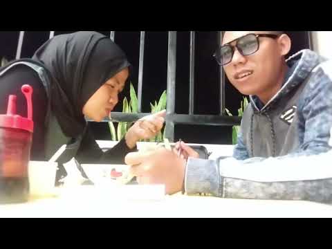 Makan Mie Ayam Romantis Bareng Istri