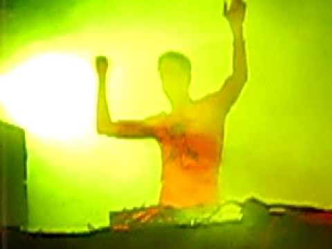 Audiotistic 2009 - MENNO ON TOP OF TURN TABLES!