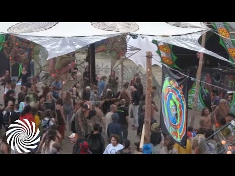 Giuseppe vs Jahbo - Parvati Stage @ Full Moon Festival 2010