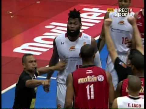 Pelea de Jack Martinez con Cocodrilos