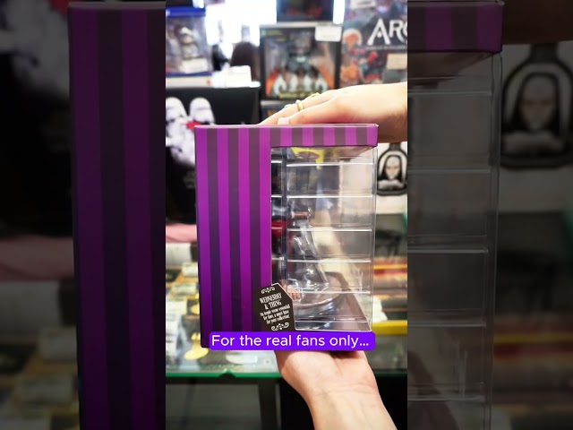 Vídeo relacionado con SD Toys - Wednesday Violonchelo Figura de 15 cm - Wednesday