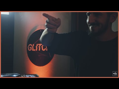 DJ UZI  at GLOTONERIA STUDIO per GLITCH LOUNGE
