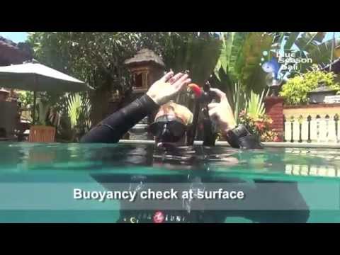 2014 PADI Divemaster Skills - Buoyancy Check at Surface