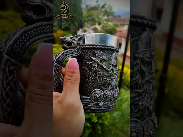 Vídeo relacionado con Calcomanía de vinilo triple Cuerno de Odín con diseño de runa rúnica vikinga nórdica, paquete de 2 unidades, color blanco de 4 pulgadas, para coche, barco, laptop, taza, sin fondo, troquelado