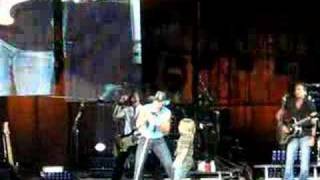 Tim McGraw sings &quot;Last Dollar&quot;