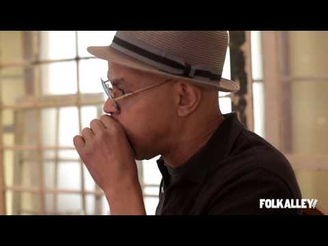 Folk Alley Sessions: Guy Davis  - "Like Sonny Did"