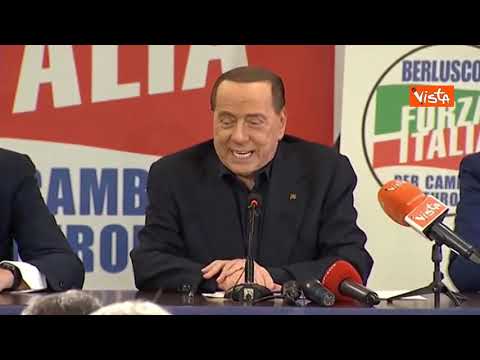 La barzelletta di Berlusconi: "Ho chiesto a una ragazza come mai hai avuto così pochi uomini..."