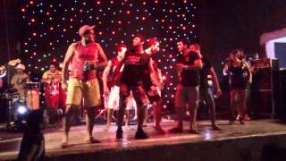 preview picture of video 'Carnaval 2013 - Blobo Deskoladus no palco (Cruzeta-RN)'
