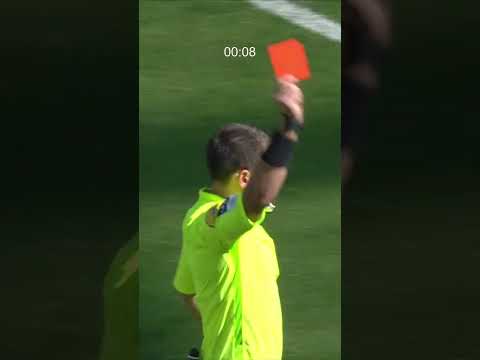 Même pas besoin de se doucher 😭 #todibo #ligue1mcdonalds #ogcnice #redcard