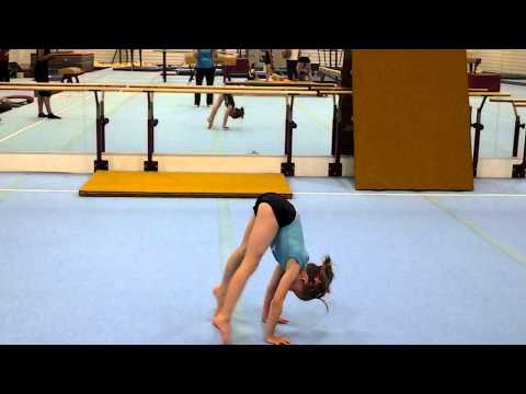 Lotte; handstand heffen :-)