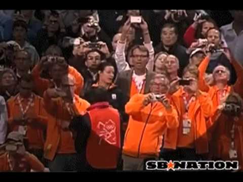 Edith Bosch (Judo) hits bottle thrower at 100m final sprint - Londen 2012