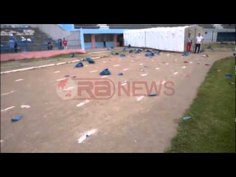 Dhuna në stadiumin e Shkodrës, tifozat thyejnë stolat- RTV Ora News- Lajmi i fundit-