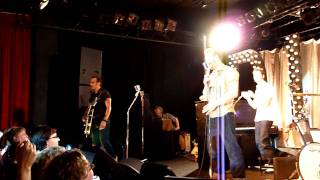 Dick Brave and the Backbeats live in Frankfurt / Batschkapp am 7.6.2011 - give it away