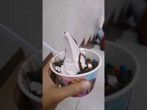 sundae ice-cream marshmallow toppings