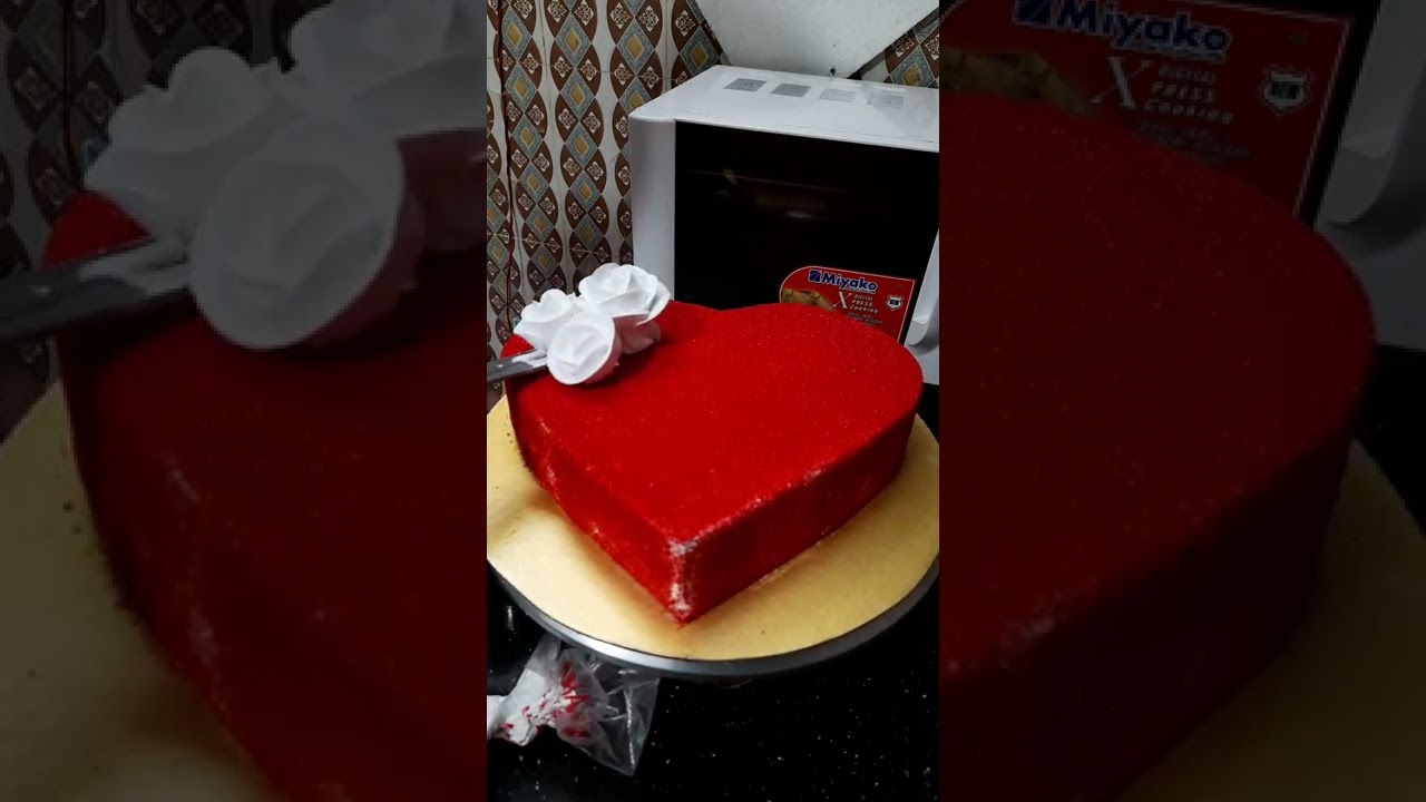 Red Velvet Heart shape cake 💖💖💖❣❣❣❣💘💘💘❤❤❤#short #cake