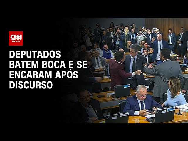 Deputados batem boca e se encaram após discurso | LIVE CNN